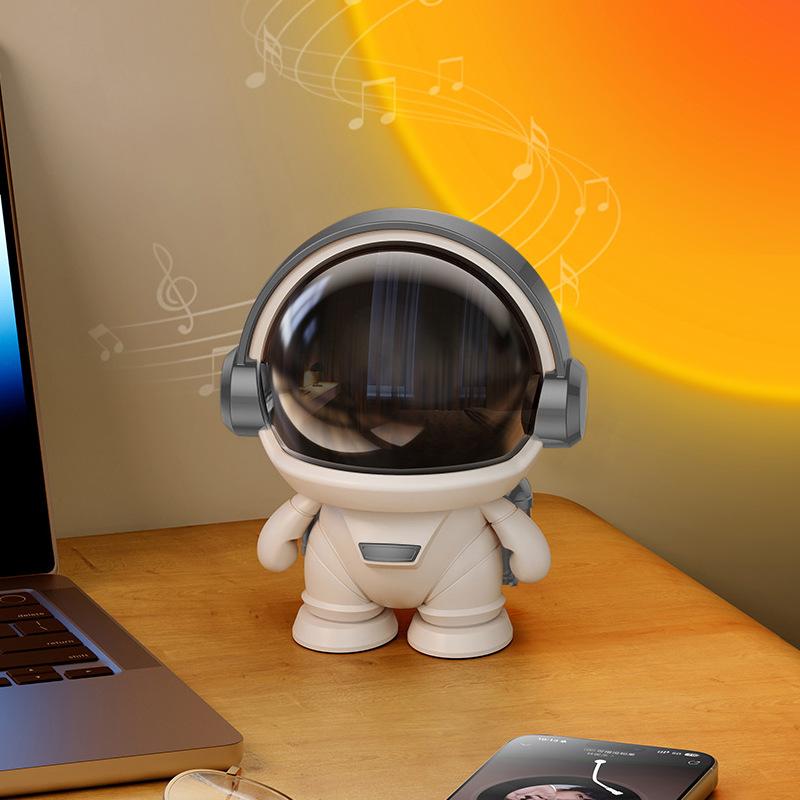 Astronaut wireless Bluetooth speaker tws couplet cute cool gift Audio Smartphone