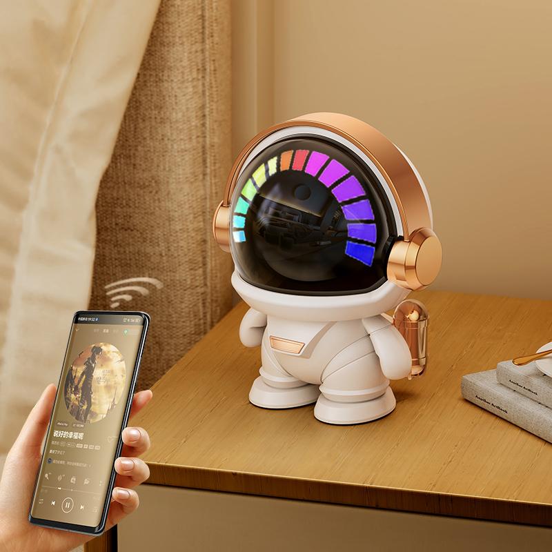 Astronaut wireless Bluetooth speaker tws couplet cute cool gift Audio Smartphone